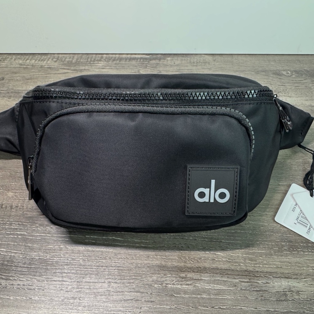 ALO Yoga Sleek Black Crossbody Bag - Picture 7 of 11